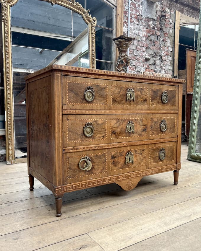 Commode style Louis XVI