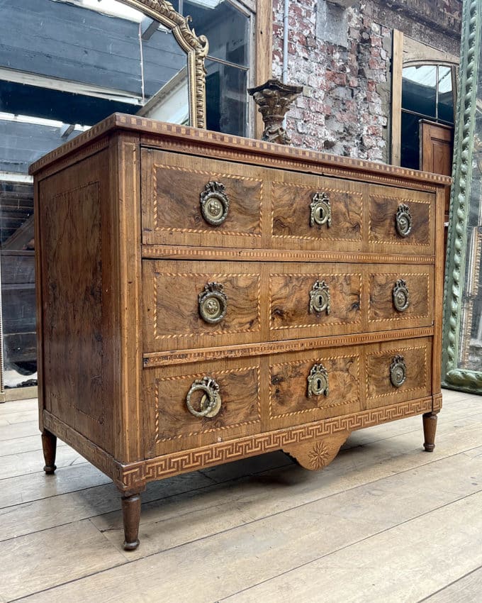 Commode style Louis XVI