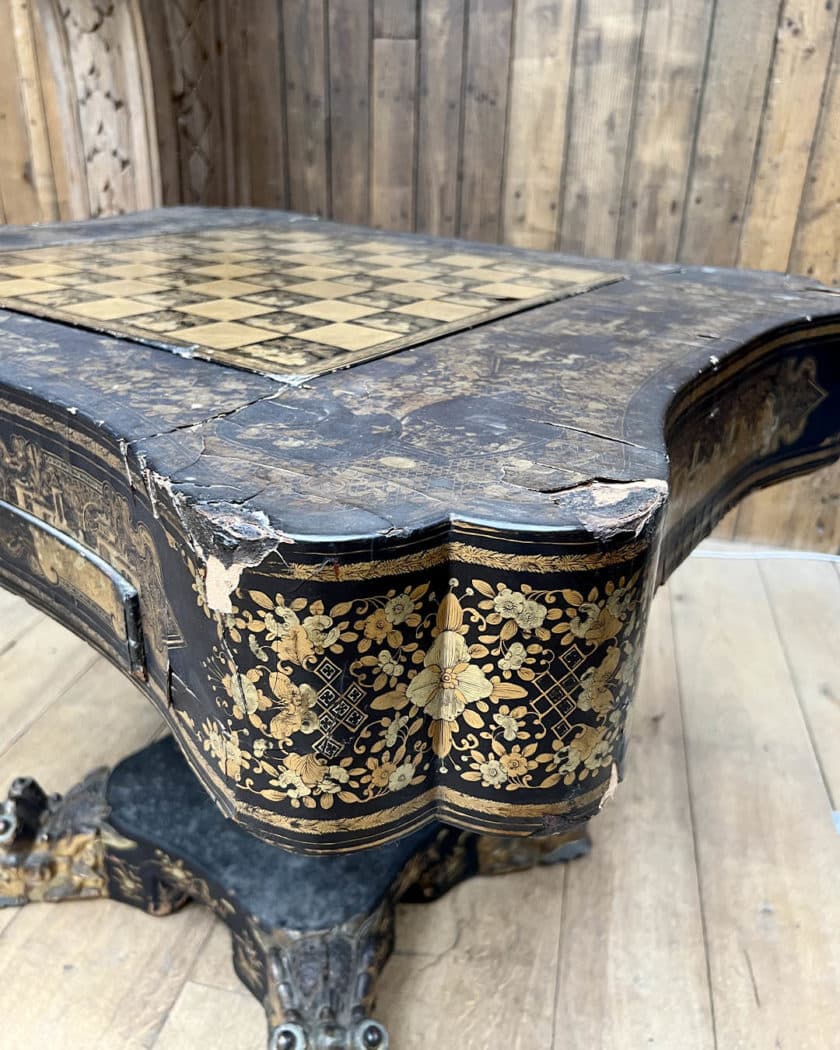 Table de jeu ancienne