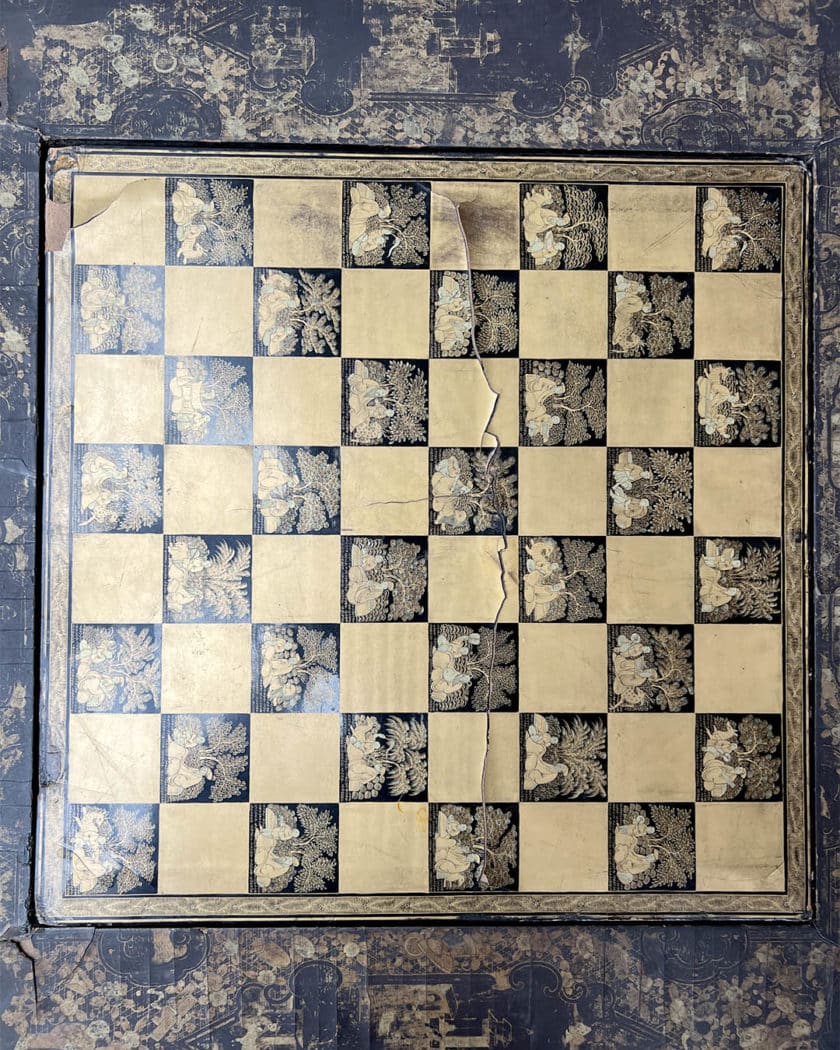 Table de jeu ancienne