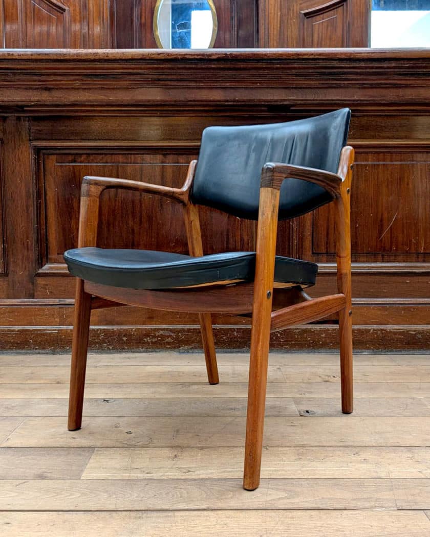 fauteuils par Gondo Gravese side