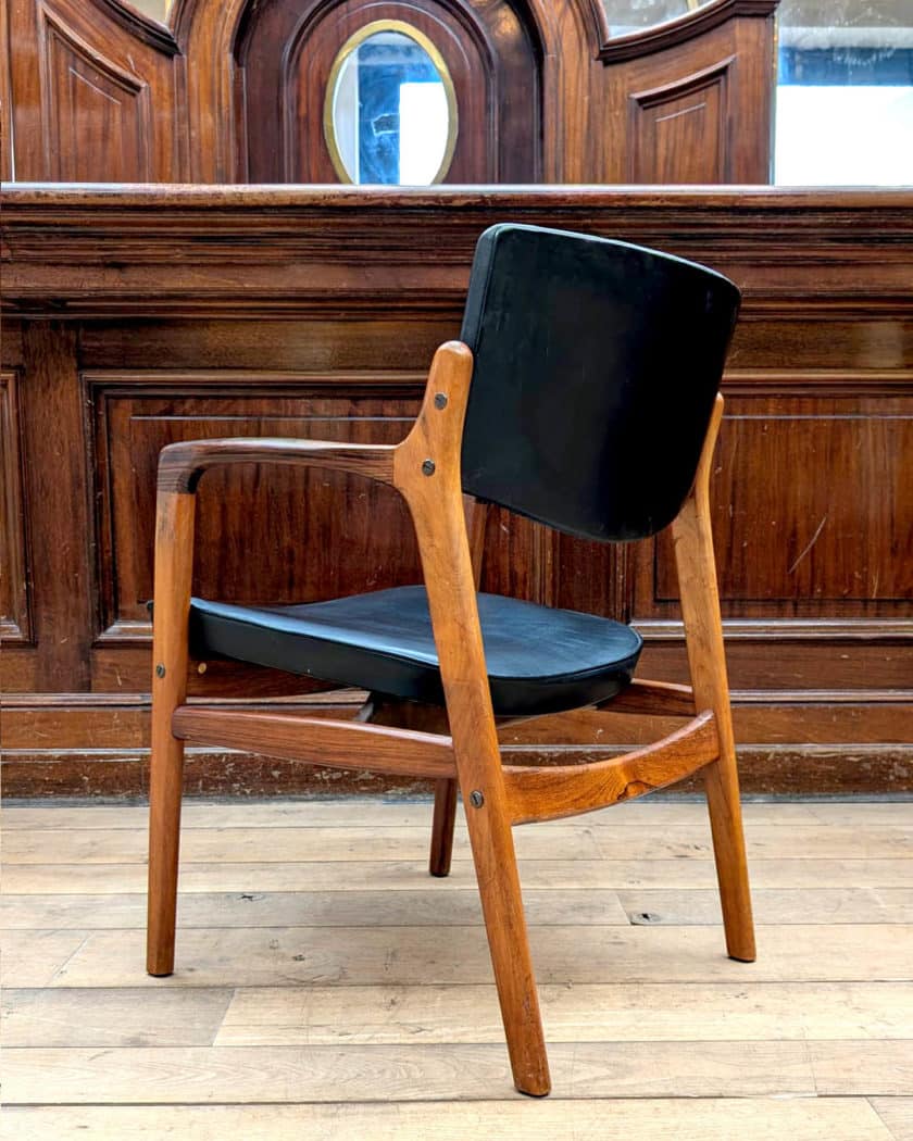 fauteuils par Gondo Gravese back