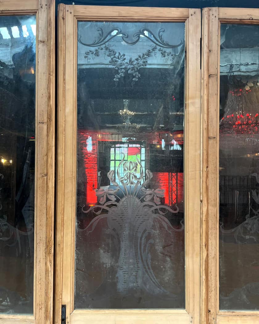 Glass door triptych zoom