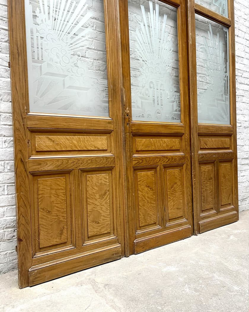 Tryptique engraved glass doors down