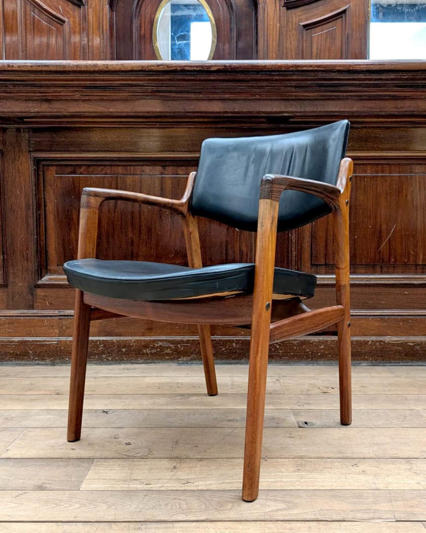 fauteuils par Gondo Gravese 1