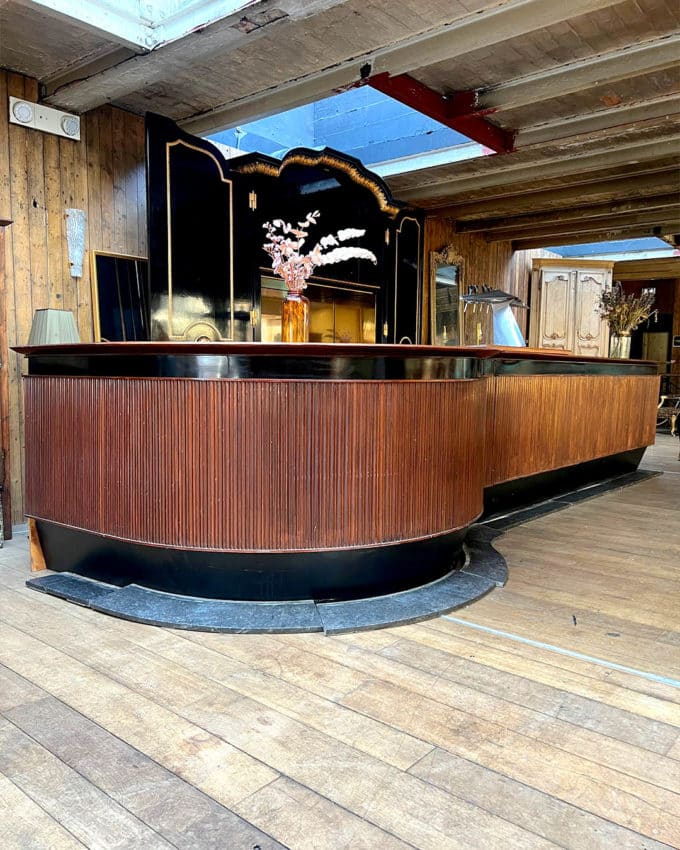 Grand bar contemporain