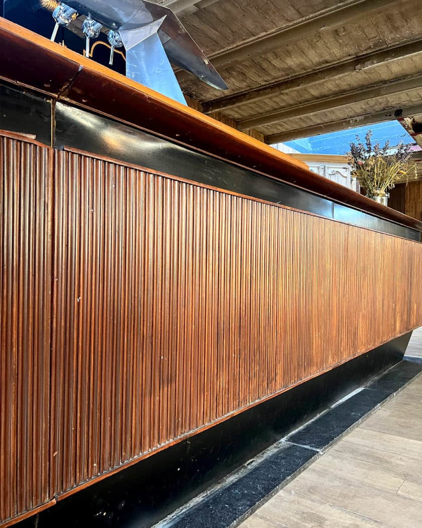 Grand bar contemporain zoom