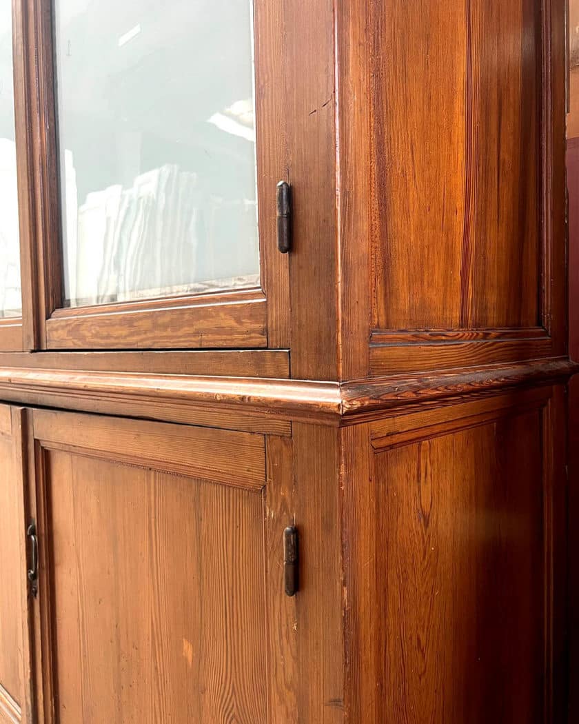 Superbe bibliothèque ancienne en bois, provenant du Musée d’Histoire Naturelle de Lille zoom