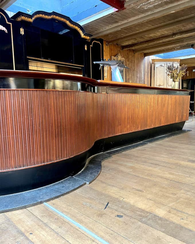 Grand bar contemporain front