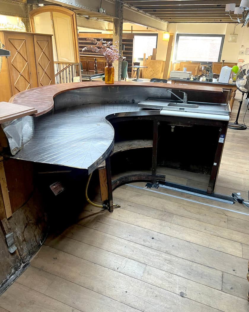 Grand bar contemporain back top