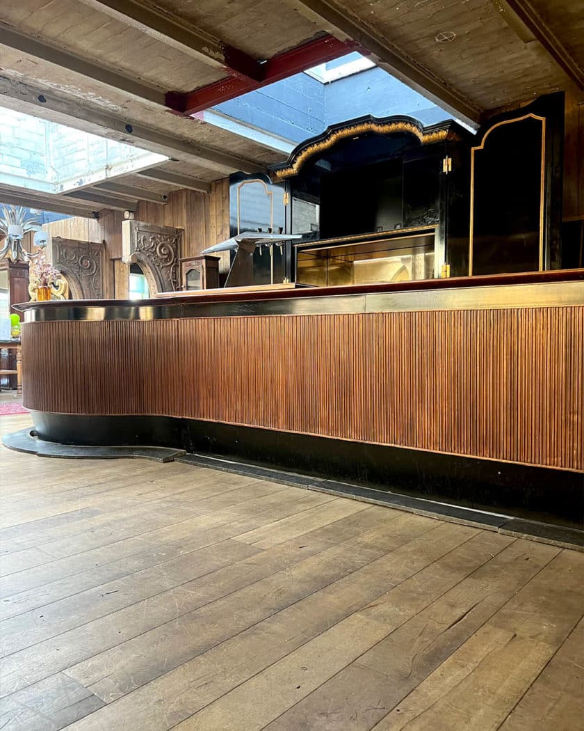 Grand bar contemporain front 1