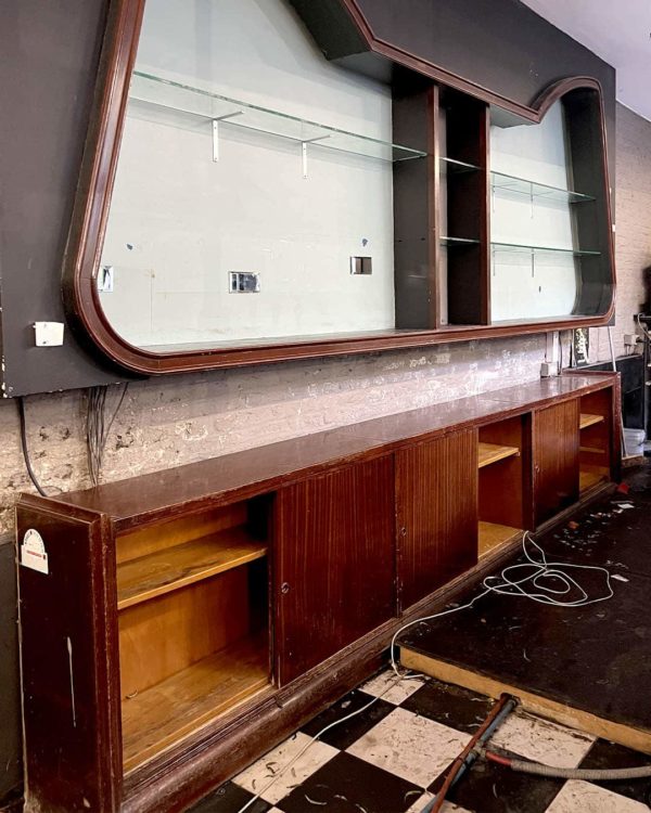 Arrière bar avec verrier