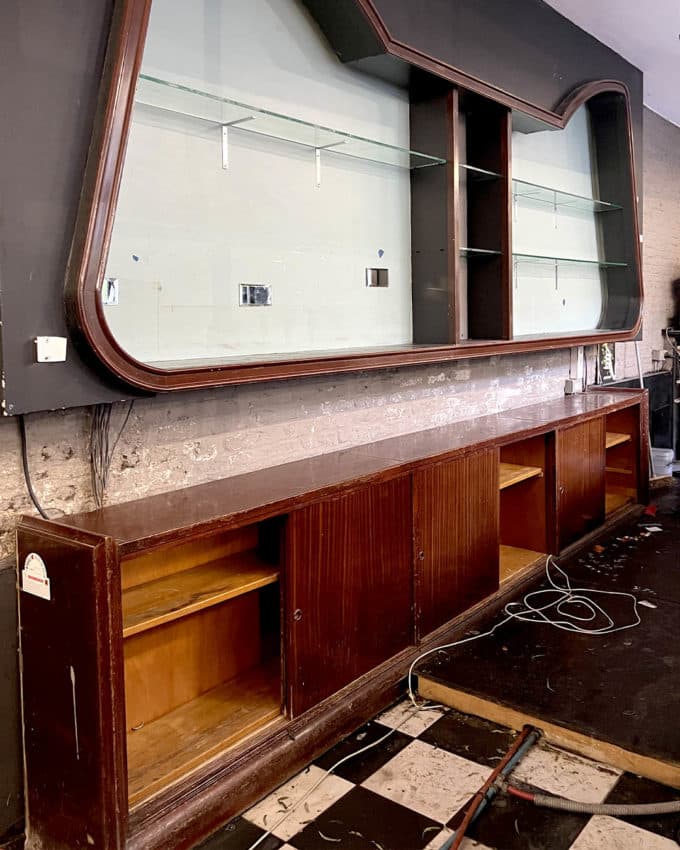 Glass back bar