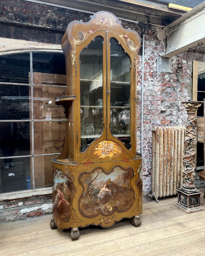 Vitrine peinte italienne