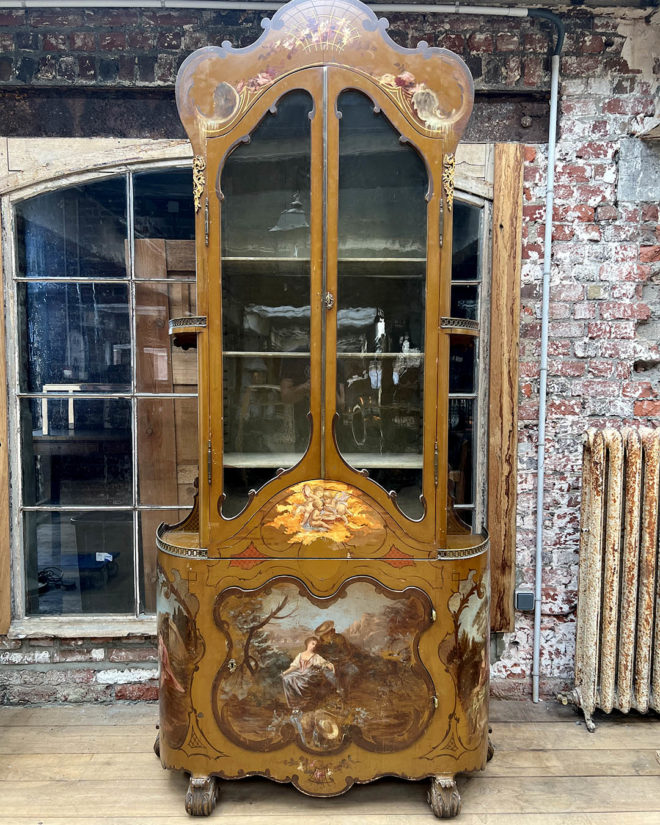 Vitrine peinte italienne