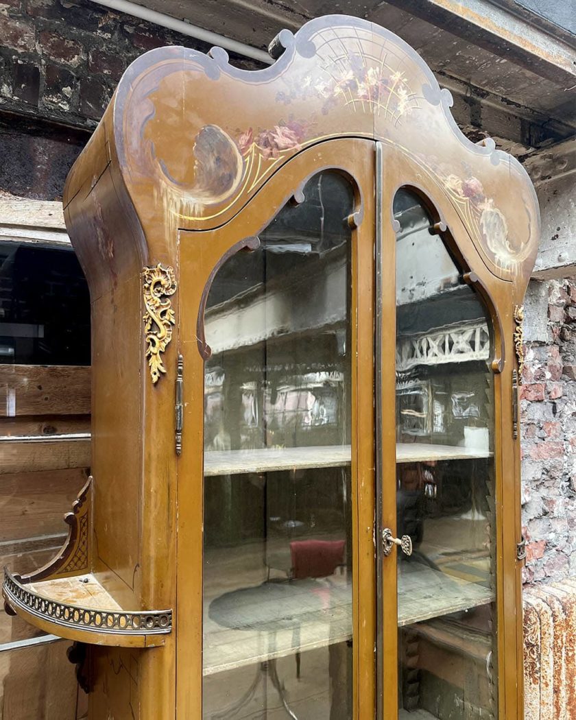 Vitrine peinte italienne
