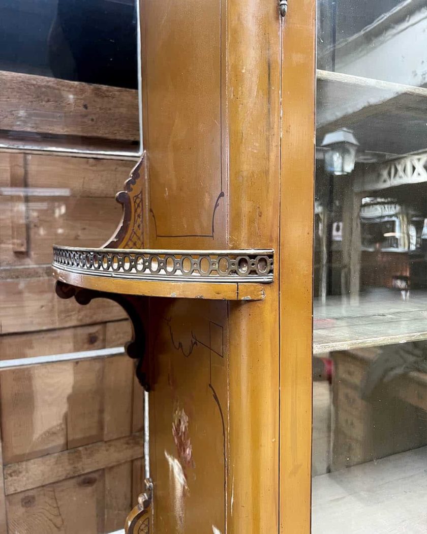 Vitrine peinte italienne