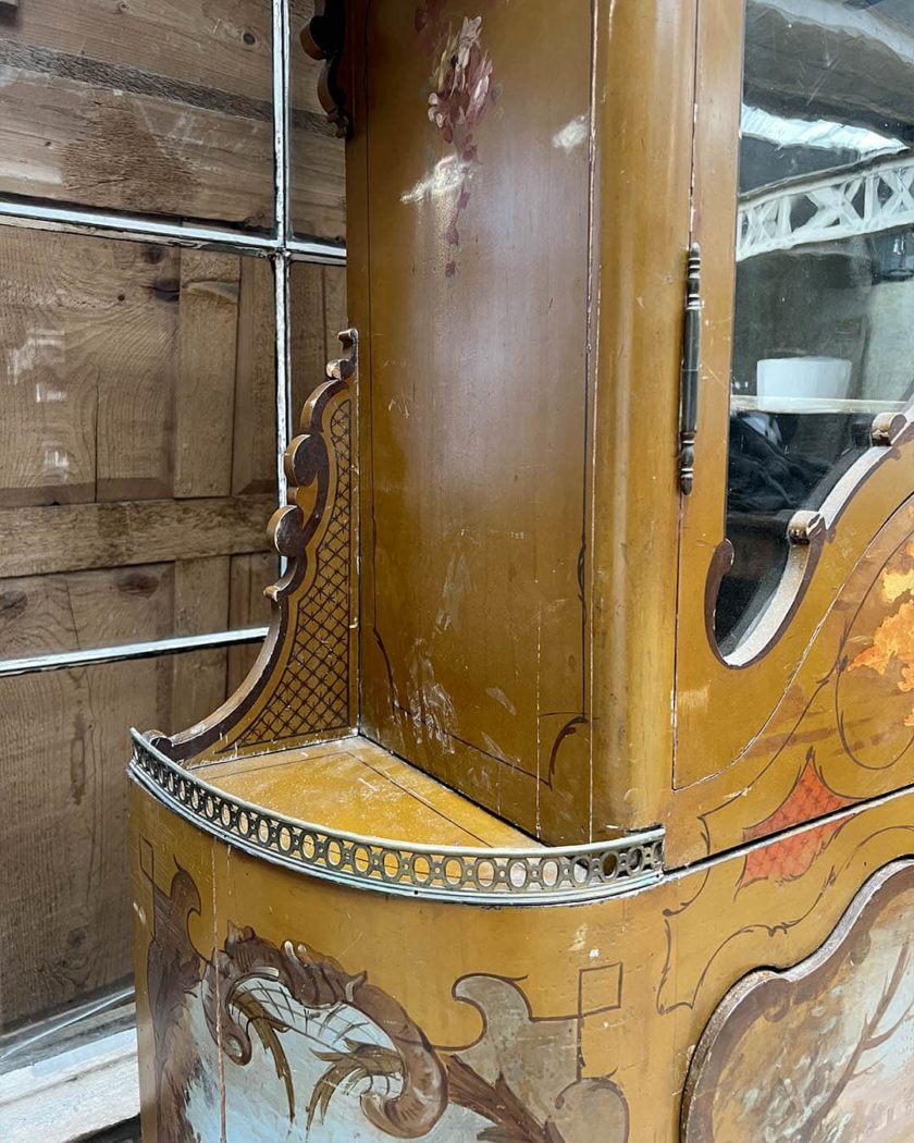 Vitrine peinte italienne