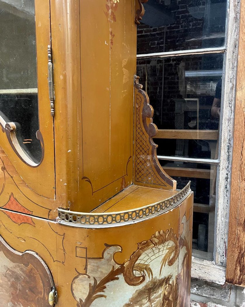 Vitrine peinte italienne