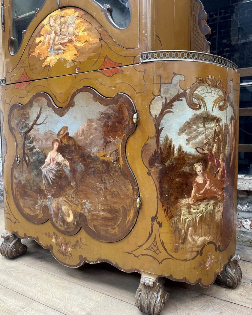 Vitrine peinte italienne