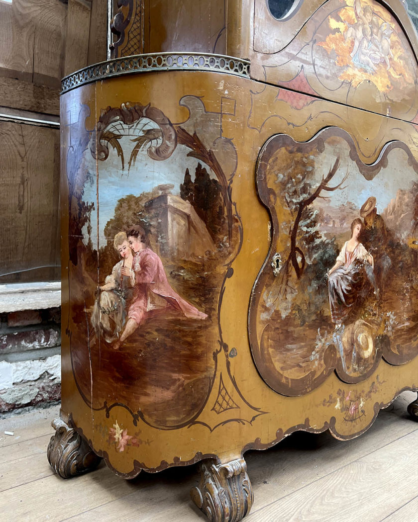 Vitrine peinte italienne