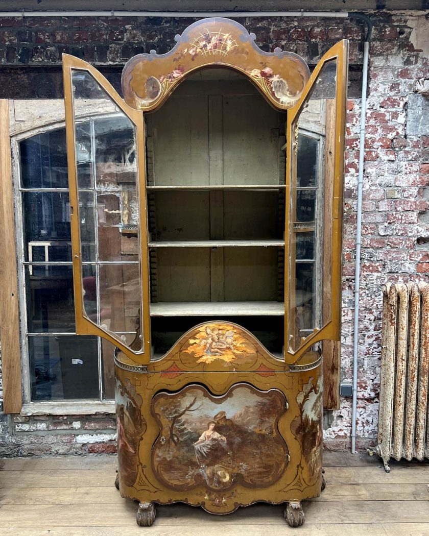 Vitrine peinte italienne