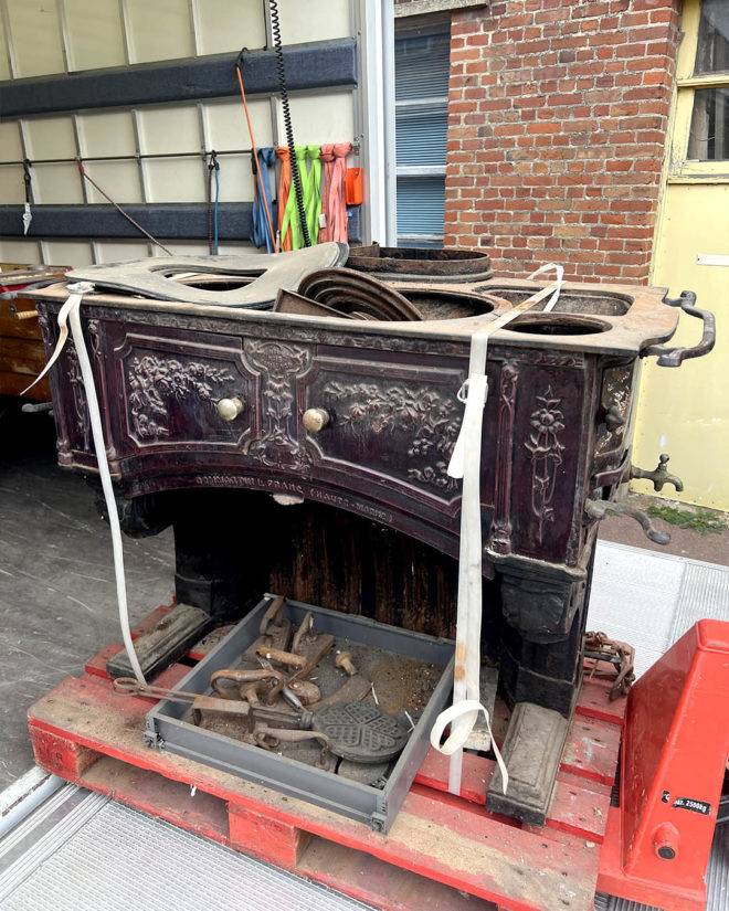 Cast iron stove
