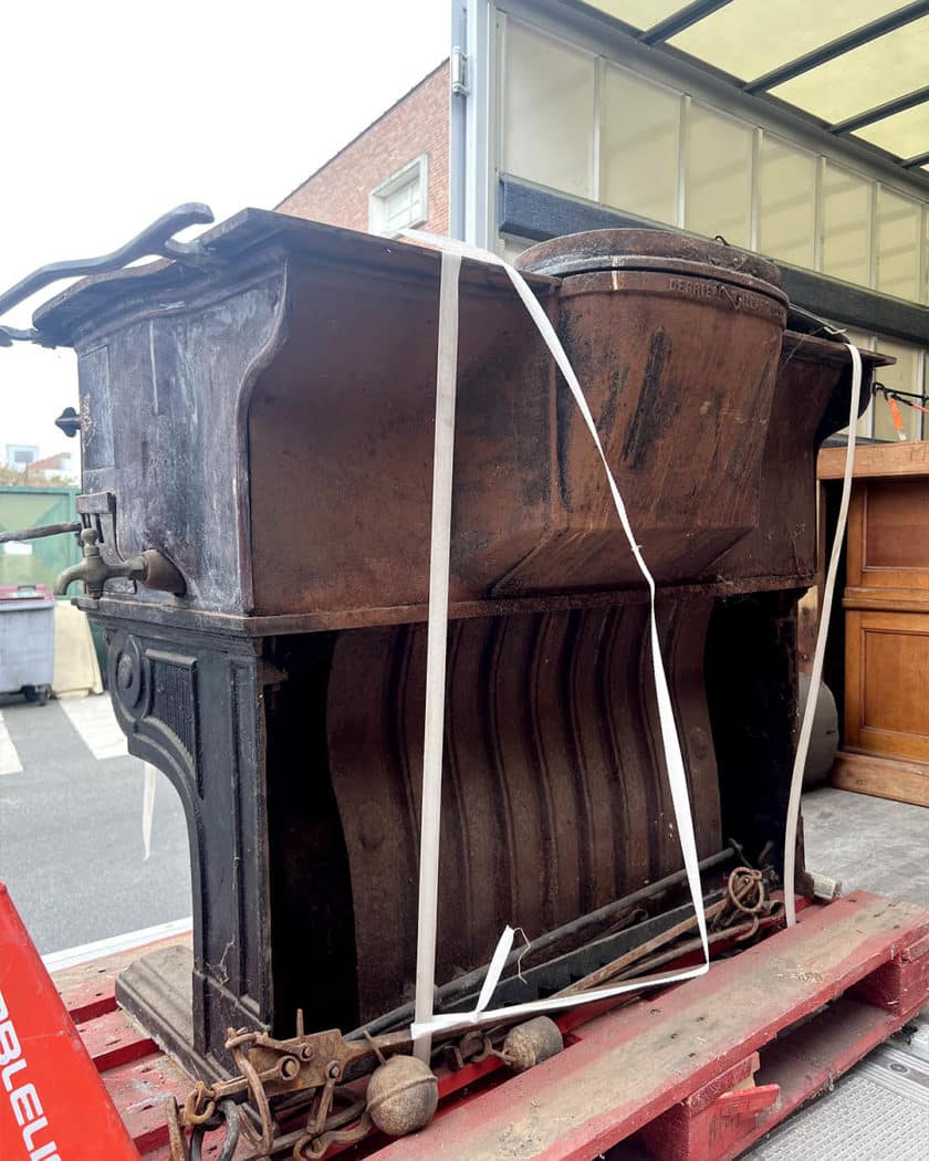 Cast iron stove