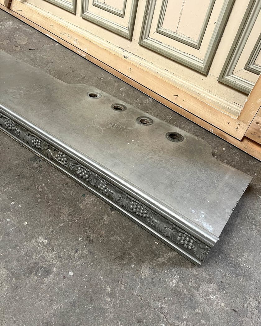 Pewter tray with vine garland 3m