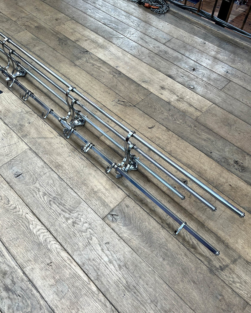 Chrome-plated coat rack 3m long
