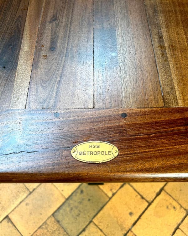 Table piètement en bois peint en noir zoom