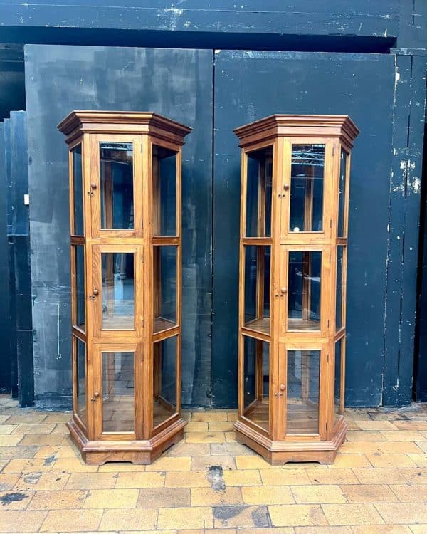 Paire de vitrine octogonale front