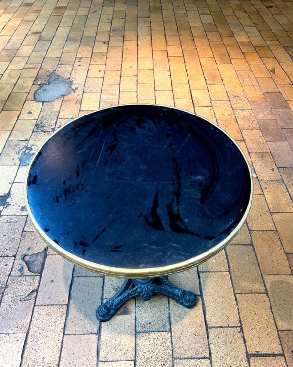 Tables bistrot, piètement en fonte tripode top