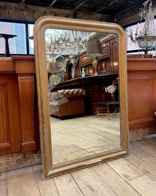 Miroir Louis Philippe à cadre doré patiné