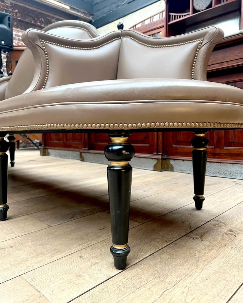 Grande banquette d'esprit Napoléon III feet