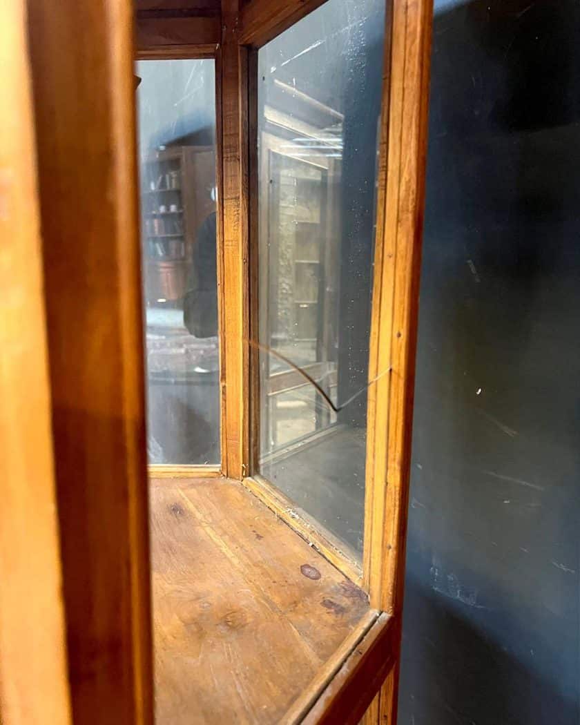Paire de vitrine octogonale zoom