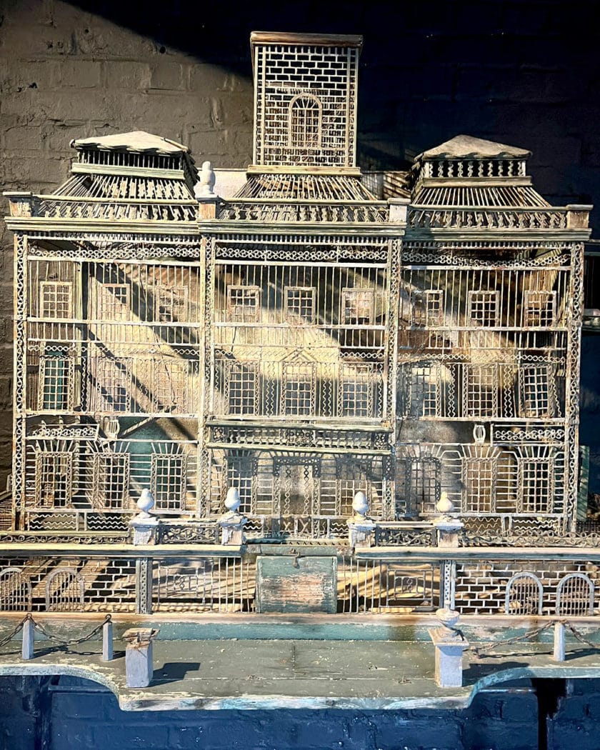 Volière front