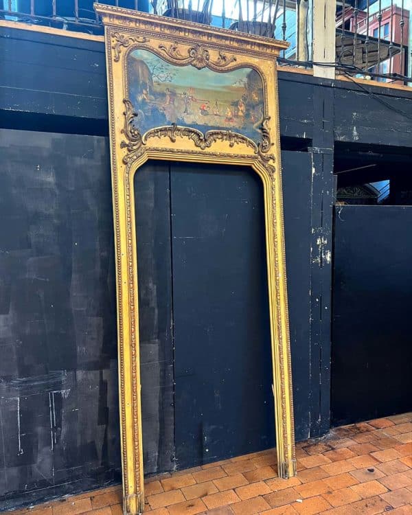 Élément de boiserie, linteau de porte, en bois sculpté