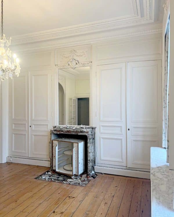Boiserie d'entourage de cheminée