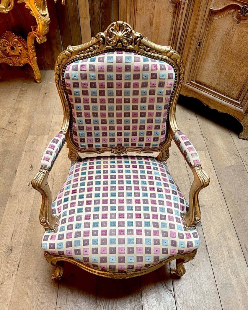 Fauteuils en bois naturel mouluré et sculpté top