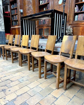 Lot de 13 chaises provenant du restaurant Ma bourgogne à Paris