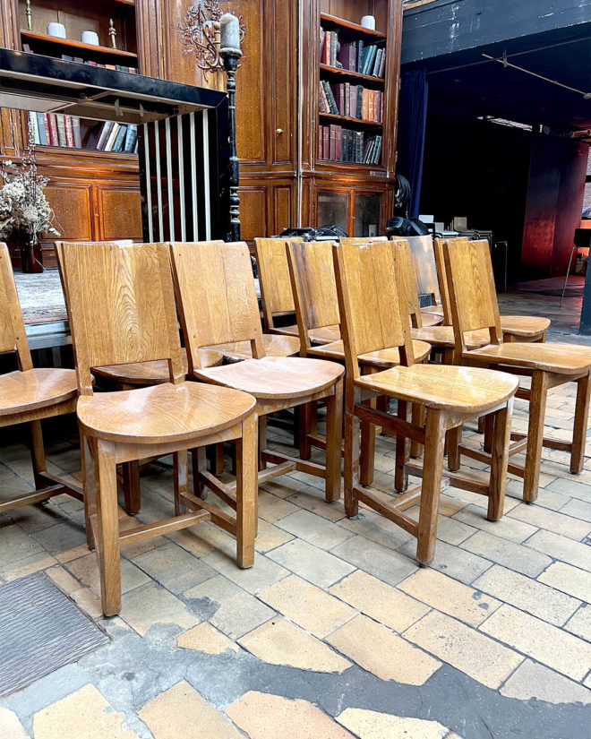 Lot de 13 chaises provenant du restaurant Ma bourgogne à Paris