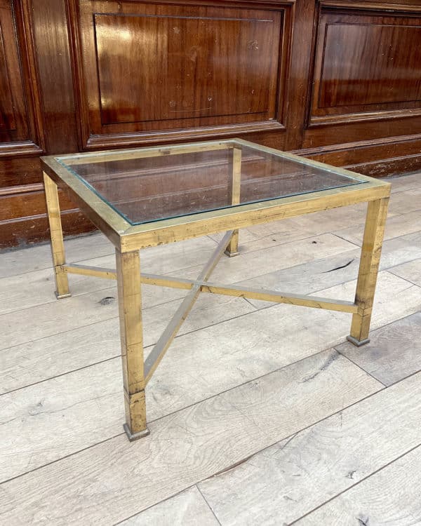 Table basse en métal doré