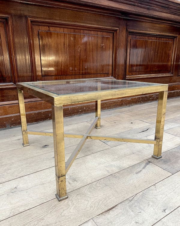 Table basse en métal doré
