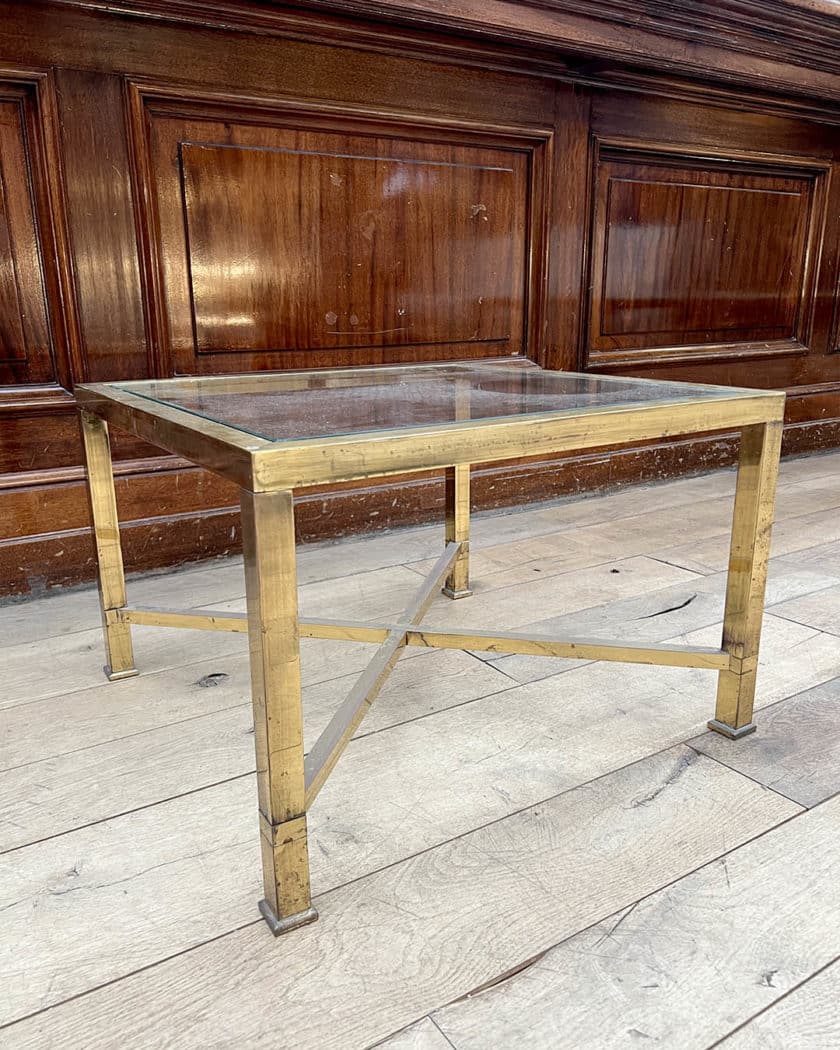 Table basse en métal doré