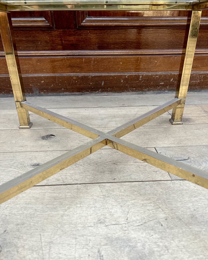 Table basse en métal doré