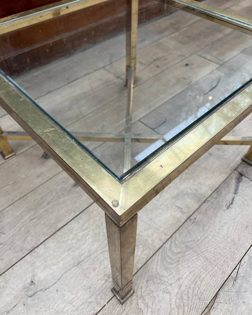 Table basse en métal doré