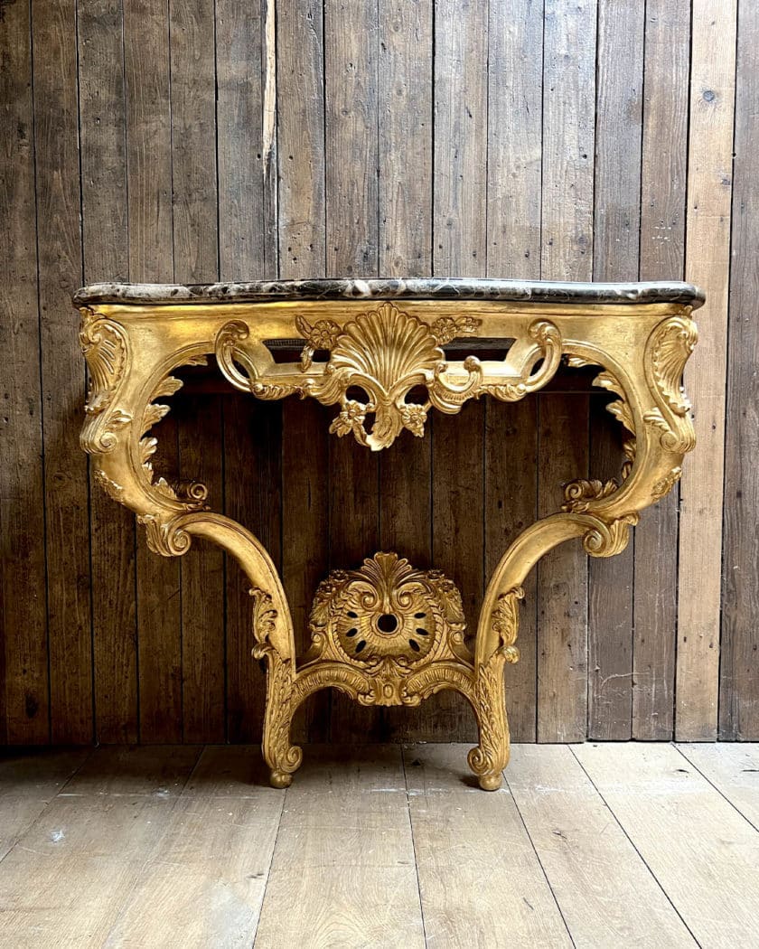 Console en bois mouluré, plateau marbre