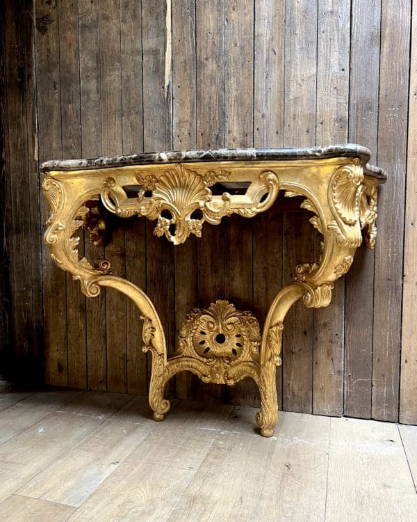 Console en bois mouluré, plateau marbre