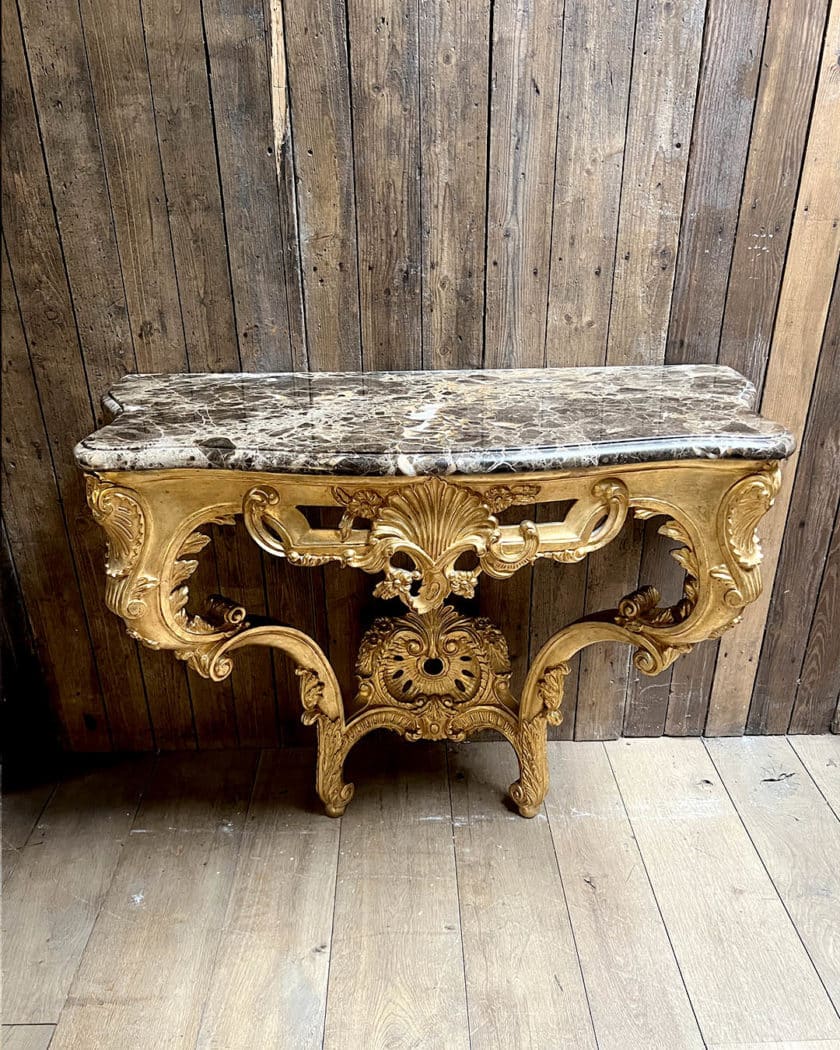 Console en bois mouluré, plateau marbre